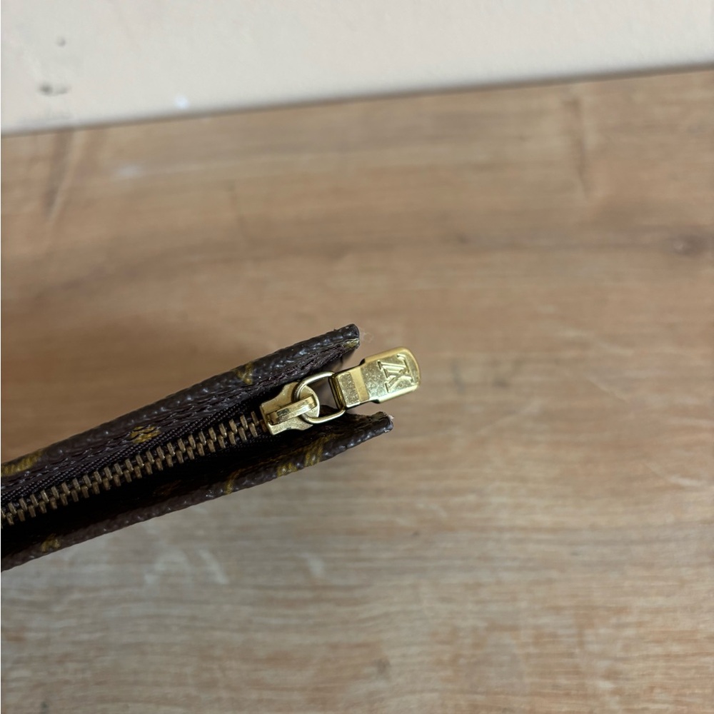 Authentic Louis Vuitton toiletry monogram bag - Picture 3 of 7